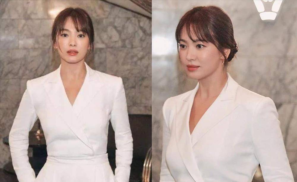 三四十岁的女人,少选用外套搭配裙子,学宋慧乔这么搭,不但漂亮,气质也