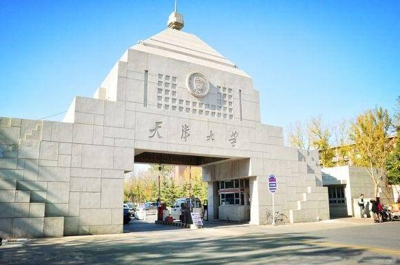 天津大学男留学生闯入女更衣室,网友:故意的