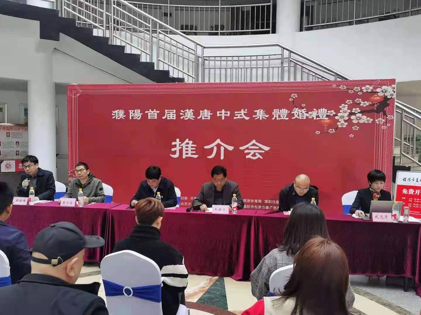 市文化艺术教育协会副会长韩振峰主持会议.