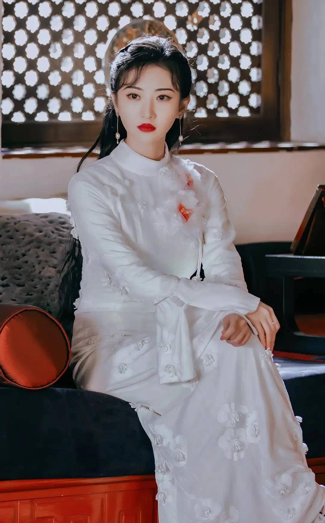 就算景甜再脸崩,娜扎也坐不上国风美人头把交椅!