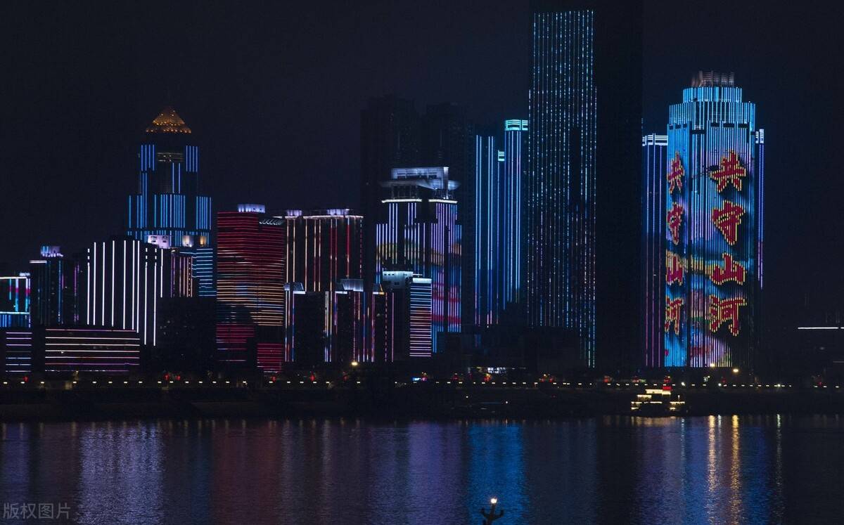 2021保姆级武汉旅游攻略来袭武汉江滩的夜景大气璀璨!