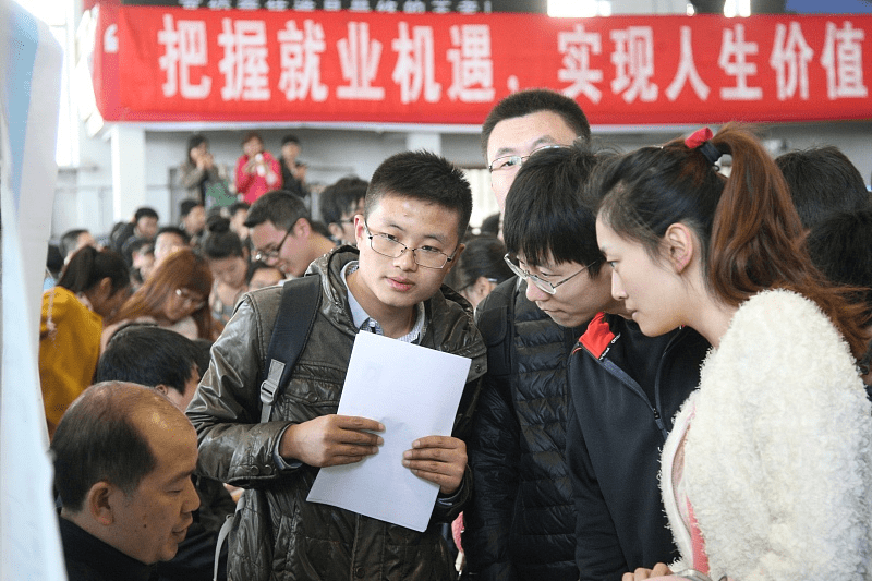 有学历,所以也会有更多的岗位适合自己,因此这个行业也出现了招人难