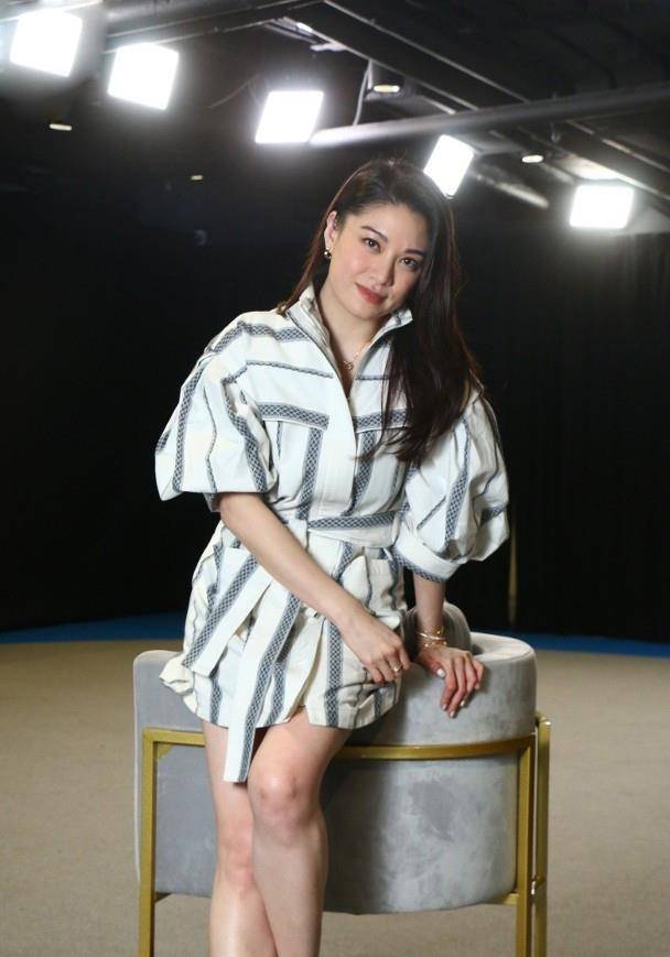 原创42岁女星廖碧儿报复式反击富贵男友我身边有好多追求者的