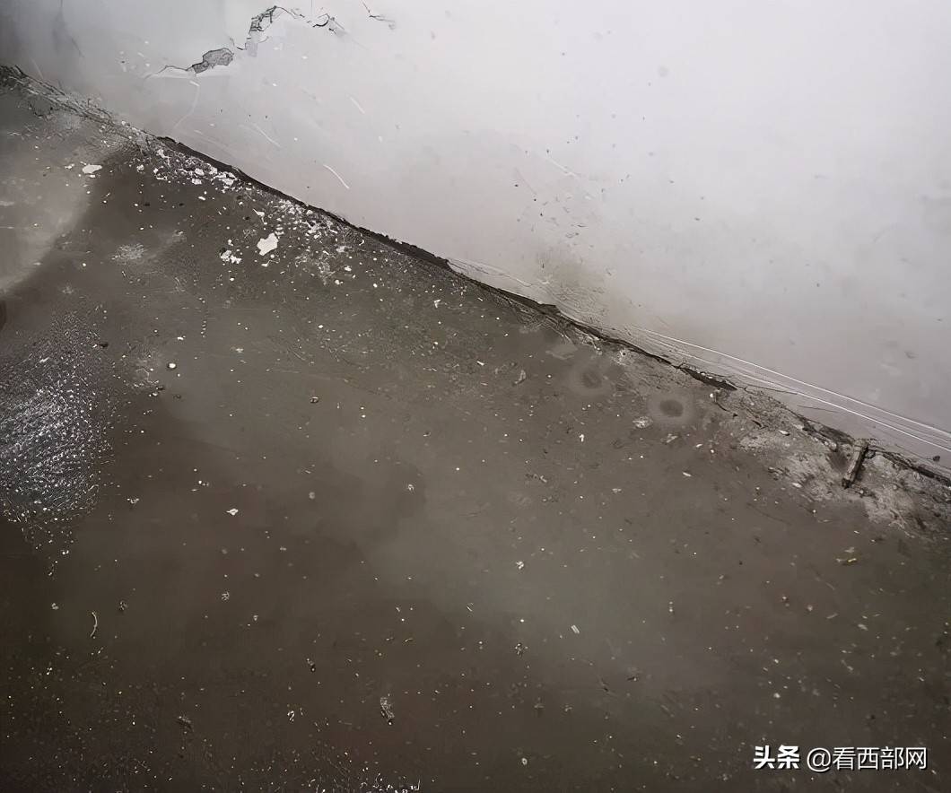 西安"摇号红盘"悦美国际三期惊现地面塌陷,地库漏水