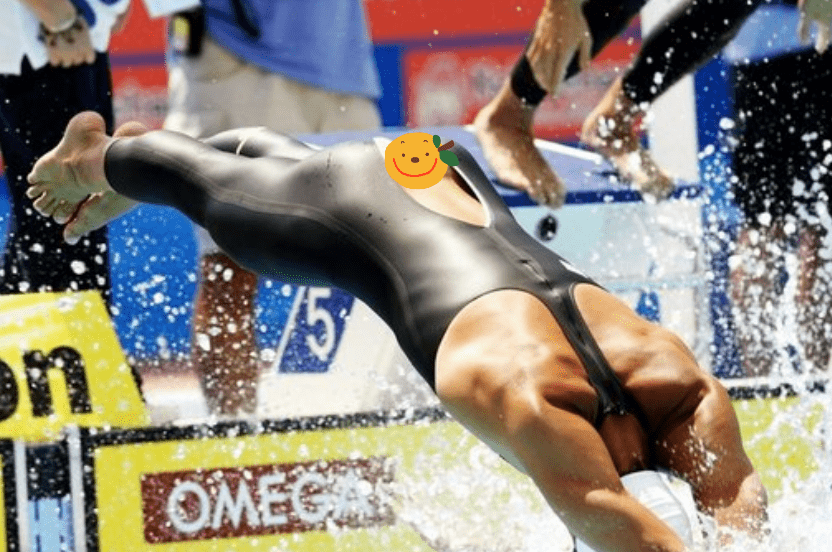 原创"泳坛女神"破世界纪录,但却痛失冠军,比赛时泳衣破裂不敢上岸