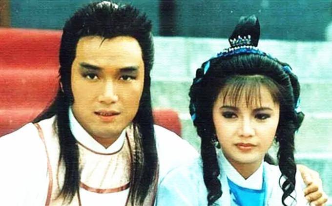 苗侨伟,戚美珍以及曾华倩三人又合作演过古装剧《天龙神剑》,戏中两大