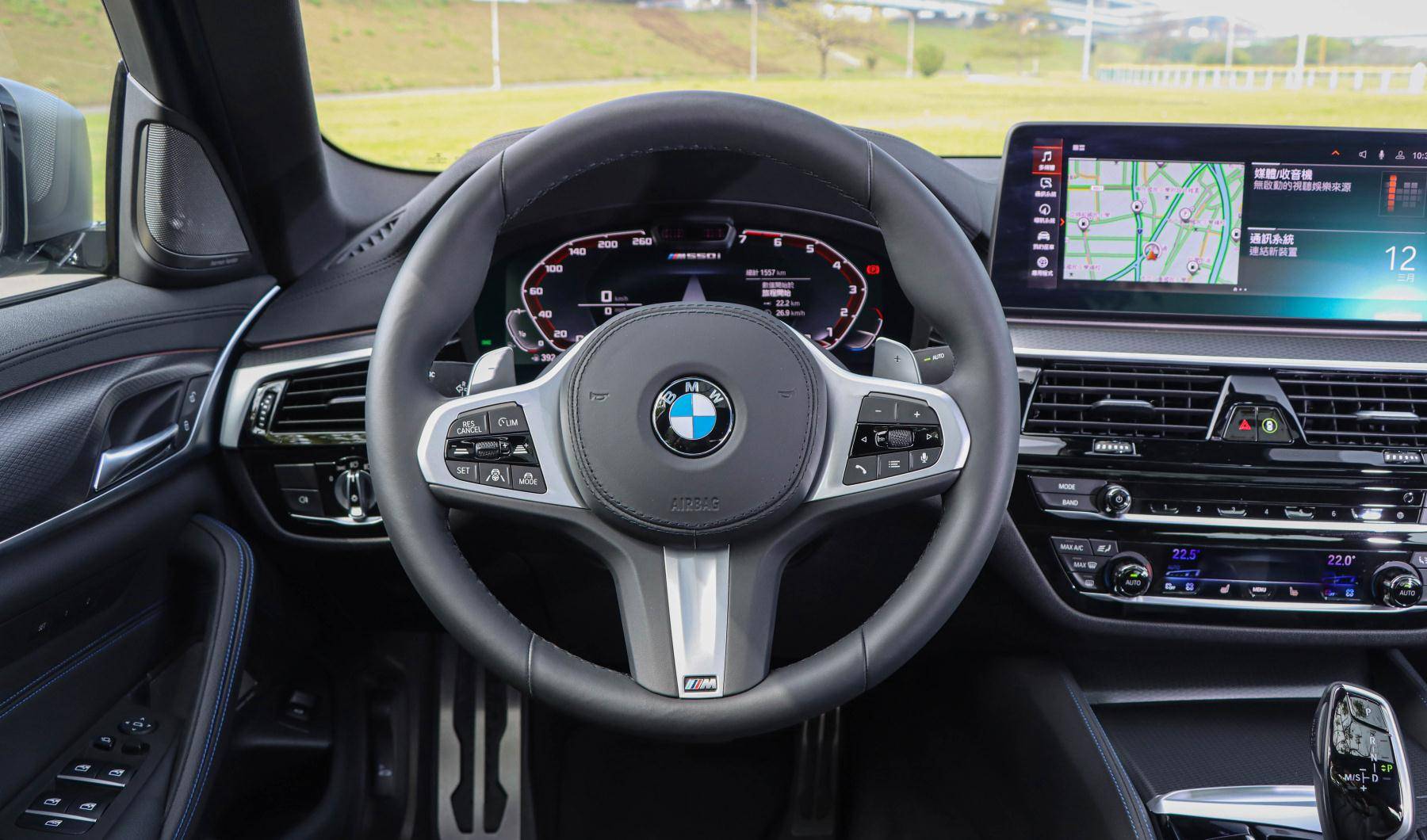 试驾点评全新一代宝马m550i xdrive操控表现出色