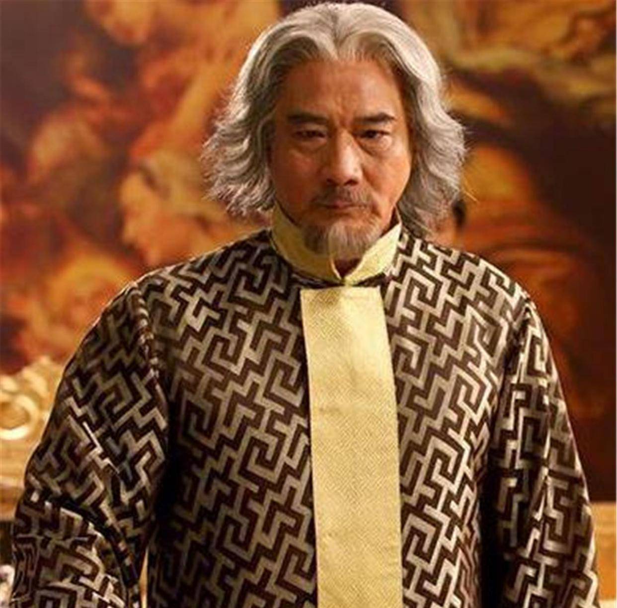 70岁的徐少强,满头白发还在为10岁幼子打拼,坦言有人找就拍