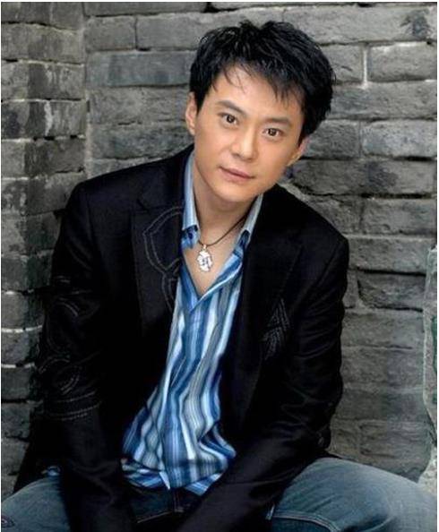 国家一级演员王斑,出道33年不温不火,妻子曾是央视当红主持人