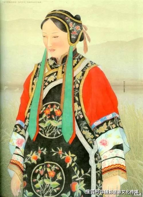 科尔沁服饰 来源:巴音斯格力的博客(新浪博客) 《蒙古族服饰图鉴》