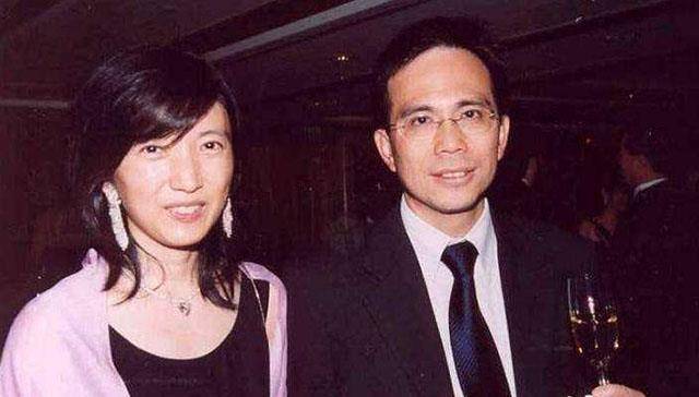 就本着相夫教子的态度,为丈夫打理好家庭,才能让李泽钜专心在事业上