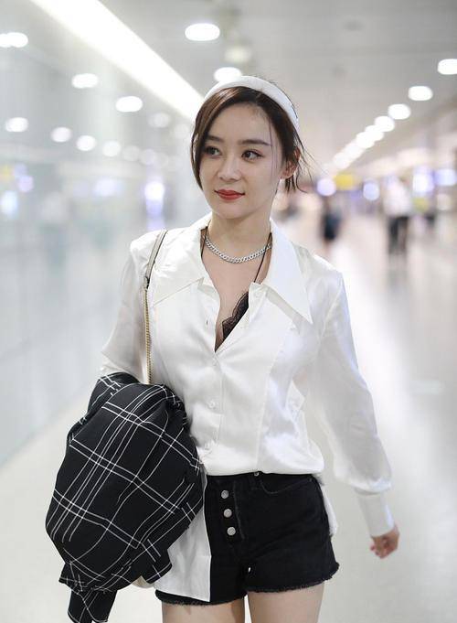 袁姗姗穿耐克鞋被骂,曾发文支持国产棉花,工作室回应