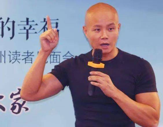 原创从金牌主持人到街头商演,如今出家为僧,乐嘉到底错在哪?