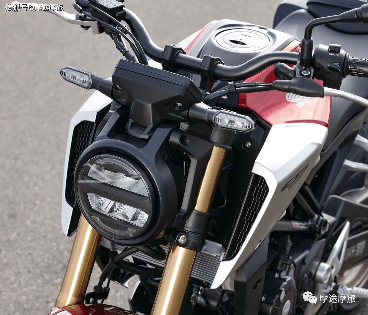 复古运动摩托车2021款日系本田cb125r细节