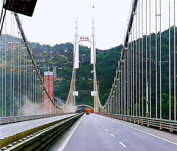 "十大非去不可的世界新地标"矮寨大桥. 让湘西走向世界的新名片