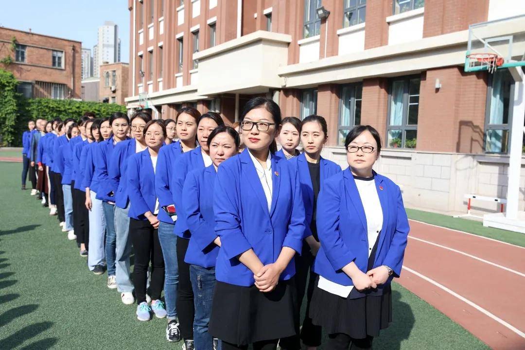 党在我心中 永远跟党走——逸阳梅江湾国际学校举行主题升旗仪式