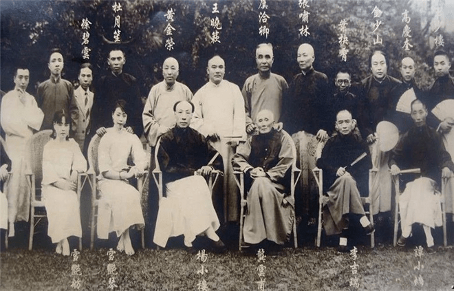 杜月笙和他的五个太太老照片:图二是原配夫人,图六是他深爱的人