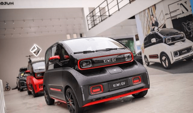 它就是新宝骏kiwi ev,中文名叫作奇遇,并在这次上汽集团举办的"五五