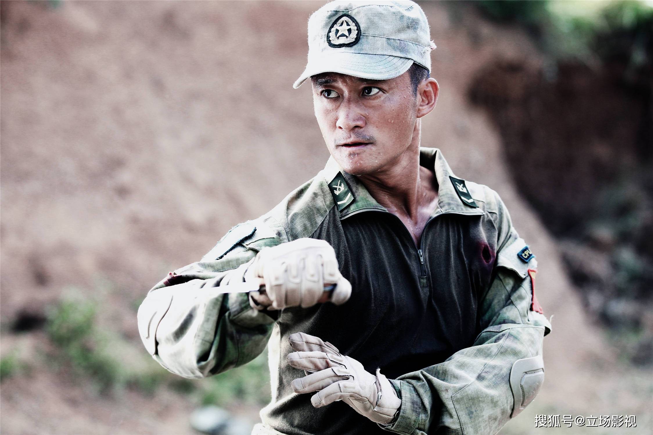 新片《沙鹰行动》上映,每一分钟都在战斗,比肩吴京"战狼"