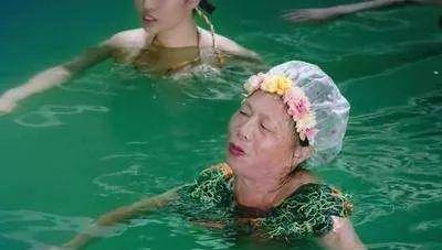 之后张美娥陆续参演周星驰的《美人鱼》和《西游伏妖篇》,成为新晋"丑