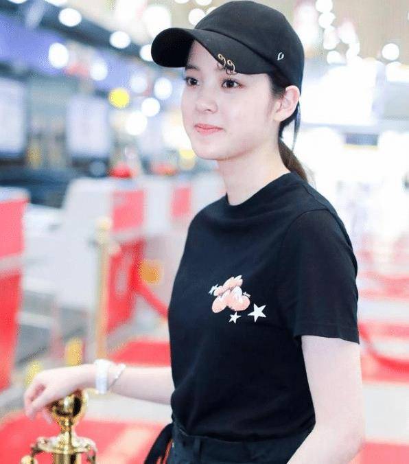 原创欧阳娜娜新综艺路透,胖过陈立农汪苏泷,脸圆腿粗身材下线