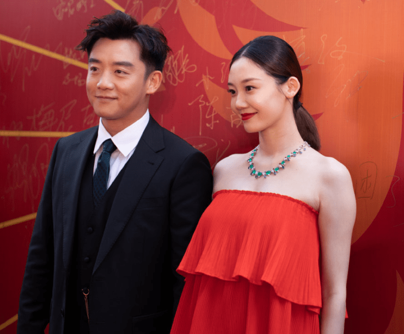 女艺人怀孕只胖肚子?翻看郑恺妻子孕期旧照,全明白了!