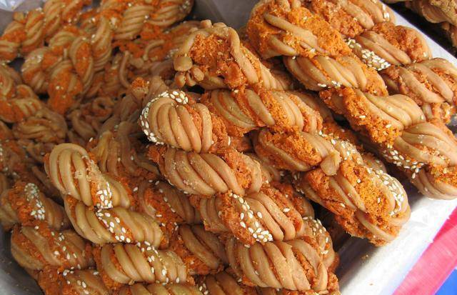 原创天津三绝之一十八街麻花最大的25斤一根酥到一捏就会碎