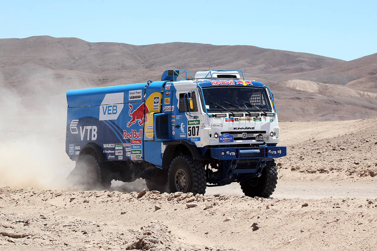 2003年,卡玛兹在达喀尔拉力赛场上的战车更换为4911型越野卡车.