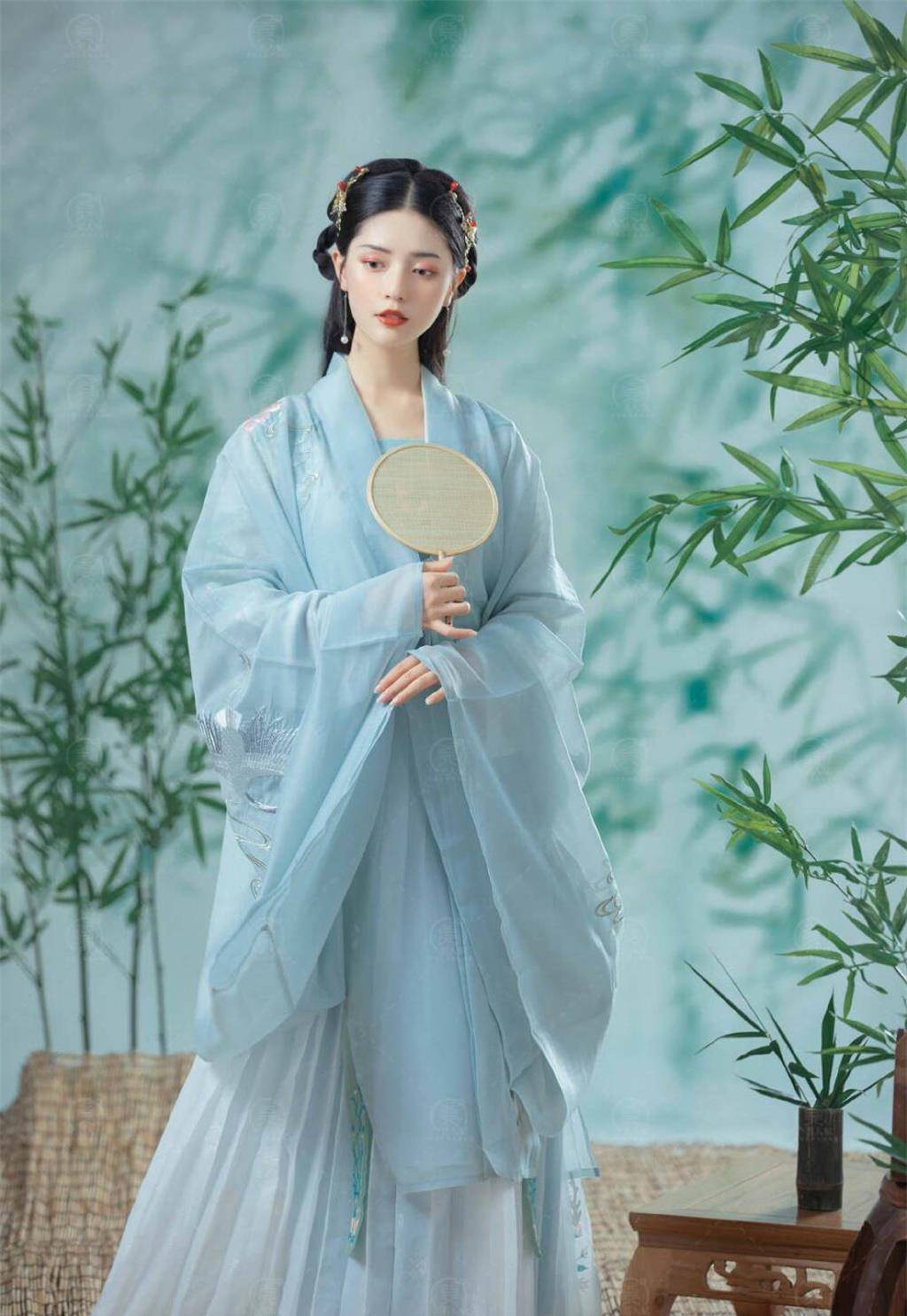 原创她在暗室醒来成花痴下堂妃,故意藏起绝世容颜,只为求和离书一封