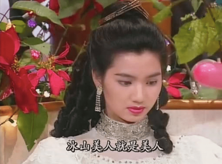 吴家丽,莫少聪合作拍摄电视剧《亡命天涯》,那个时候年轻的洪欣被帅气