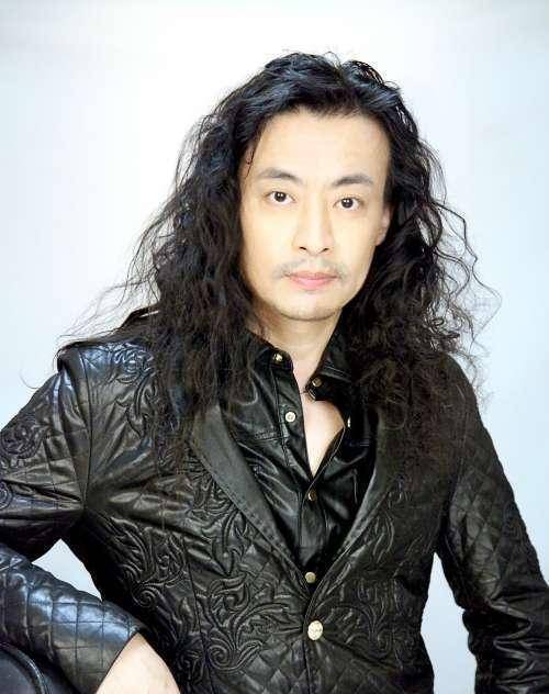 好久不见还记得上错花轿嫁对郎里的柯世昭吗他现在长这样