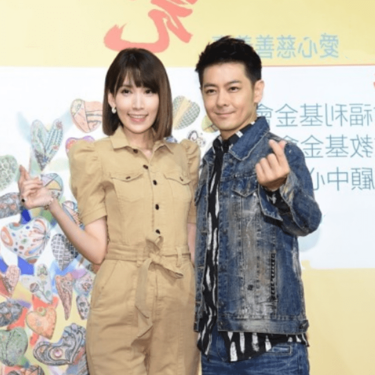 陈若仪不愧是模特出身,一袭连体裤又帅又美,气场盖过林志颖