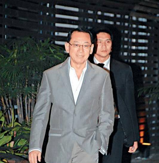 风流的杨受成出轨女星被妻子发现77岁事业有成却孤身一人