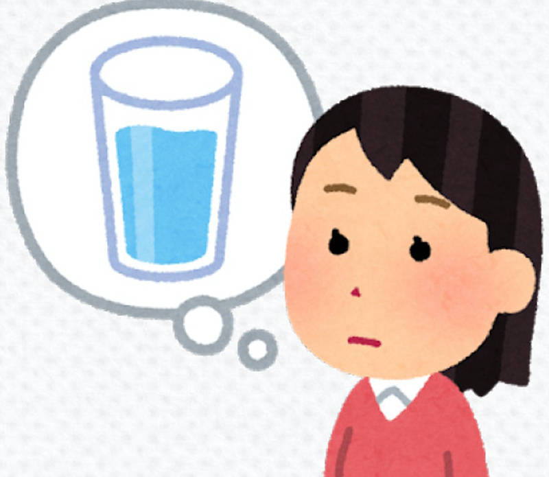 营养师提醒家长让小朋友喝水时,要一口一口慢慢喝,避免小朋友口渴时