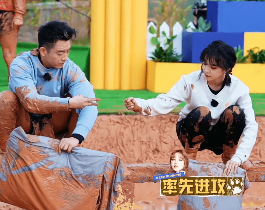 原创跑男9:杨颖掉泥潭后,谁发现宋雨琦的小动作?素质是装不出来的