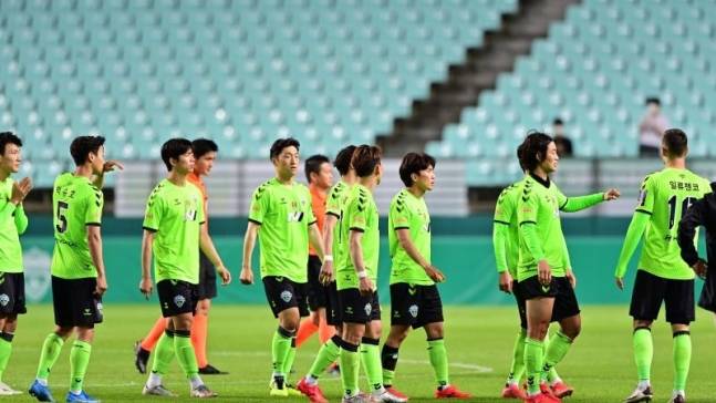 韩国世界杯 在这场让世界重新认识亚洲足球的大战中，韩国人击败了强大的对手