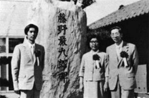 藤野先生在回忆鲁迅的时候曾经写到:"周君身材不高,脸圆圆的,看上去