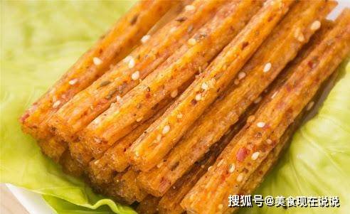 原创世界上最辣的辣条,一盒里面只有一根,挑战者吃完后被送去洗胃!