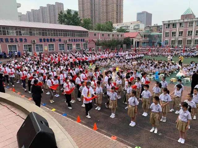 石家庄市青园街小学举行六一文艺汇演暨一年级入队仪式