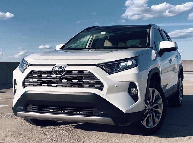 省油的丰田suv,一公里才3毛钱,2.5l 8at 混动,尺寸大增