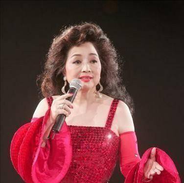 歌唱家徐小凤,宁愿离婚也不愿改国籍,春晚为她修改规则