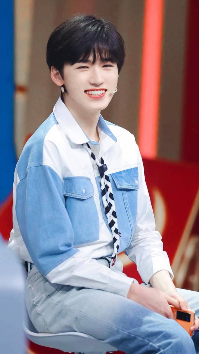 宋亚轩古装被指撞脸王俊凯,时代峰峻审美绝,你觉得两位偶像像吗
