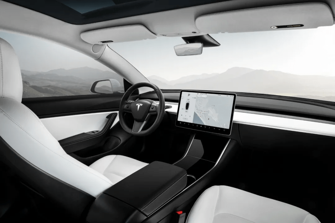 未来汽车驾驶座舱属于连屏?