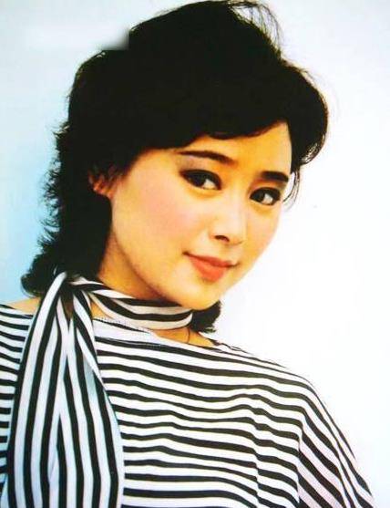 63岁著名演员张瑜,与丈夫离婚后单身29年,如今美丽依旧