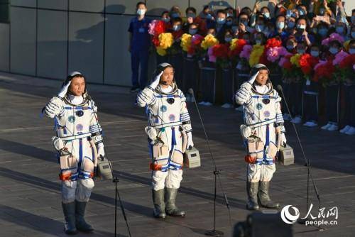 视频直播:神舟十二号载人飞船发射任务取得圆满成功