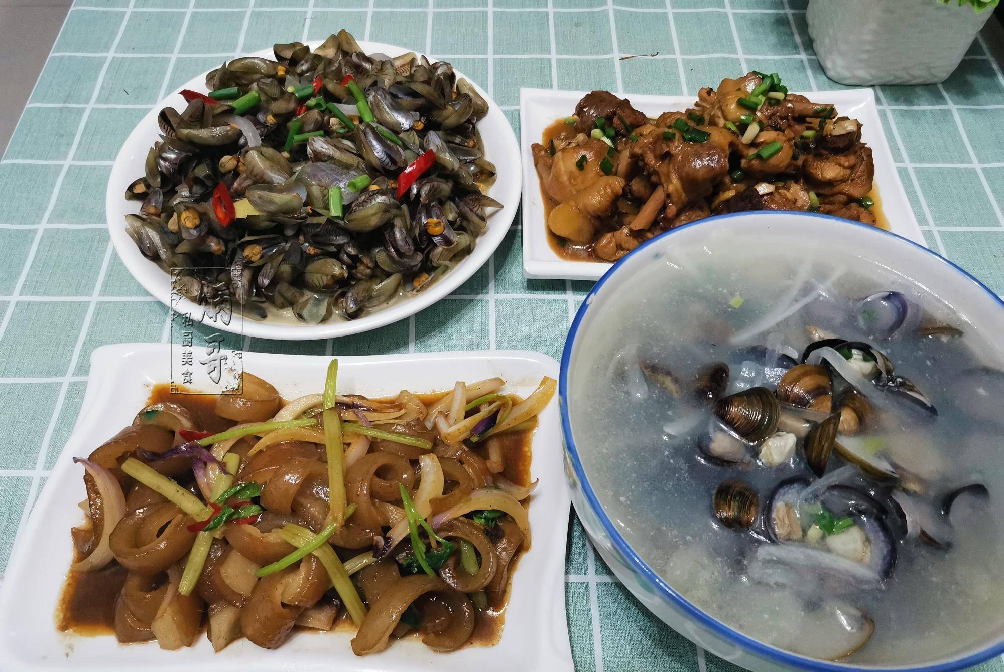 所以并没有特意去挑选一些食材,所购买的都是我们一家三口常吃的家常