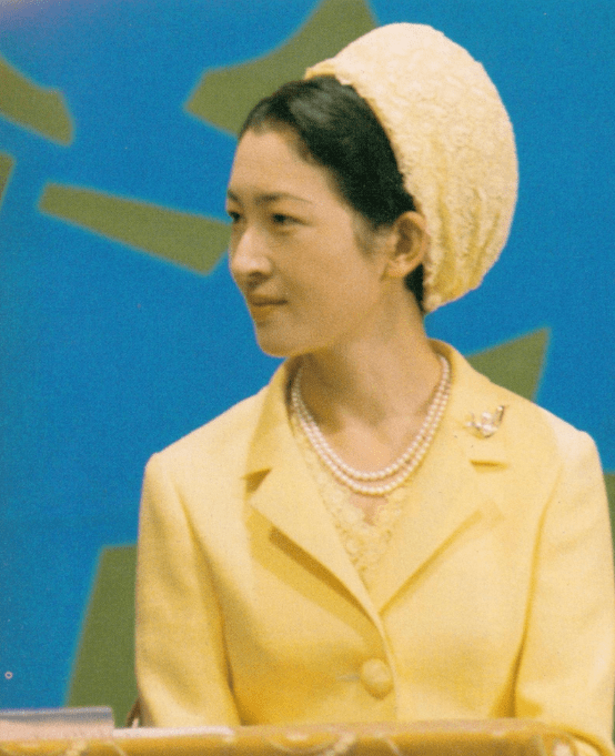原创日本第一位"平民皇后"美智子:被婆婆折磨41年,沦为生育机器?