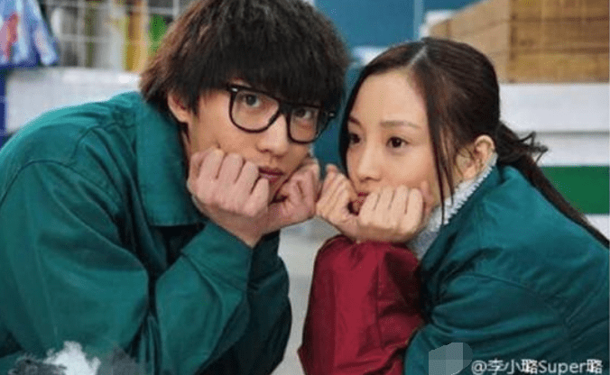随后,在追悼会上,赵英俊,李小璐,xu zhng和其他《夜店》名演员参加了