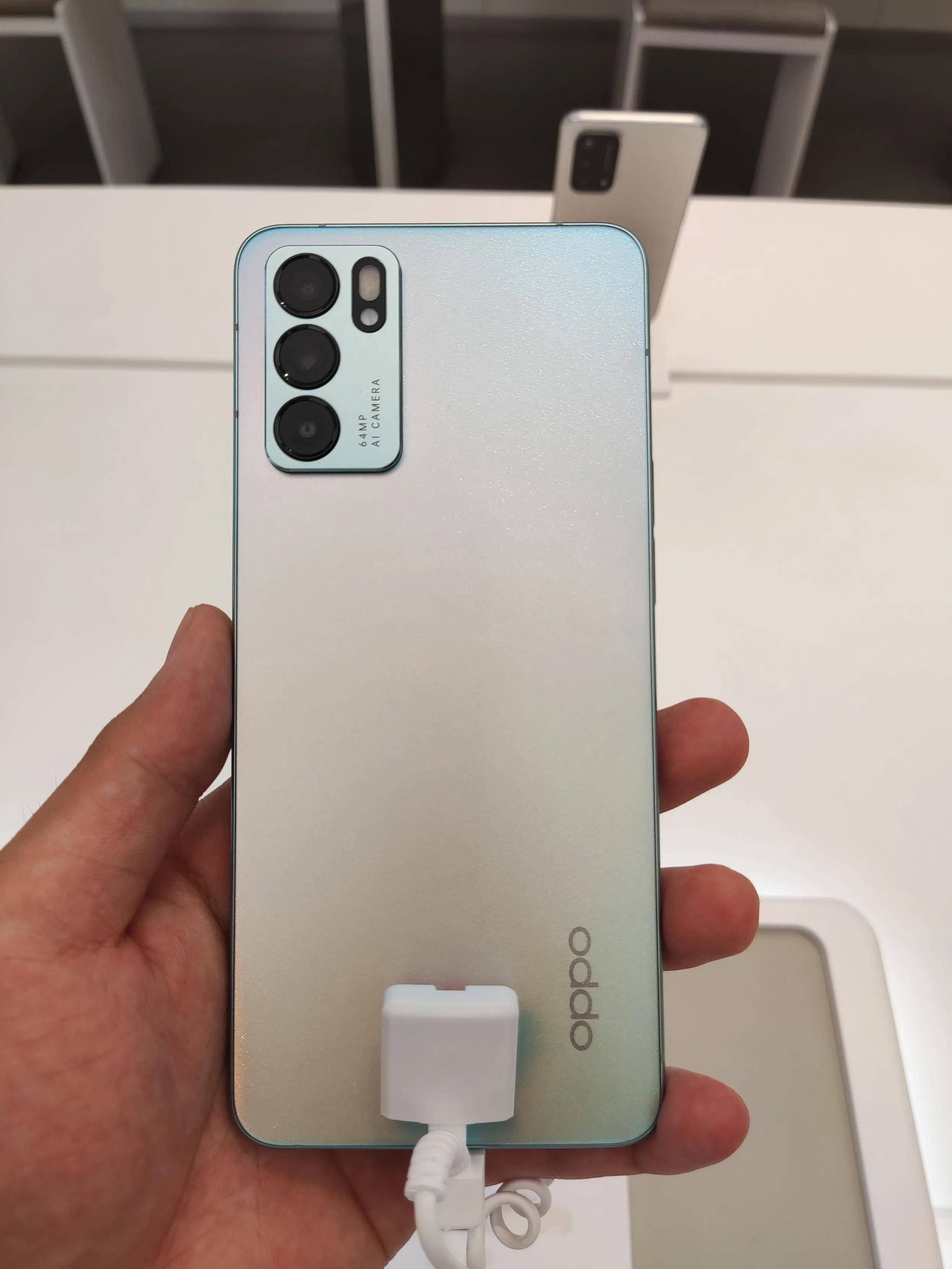 关于opporeno6标准版大佬是这样看待的