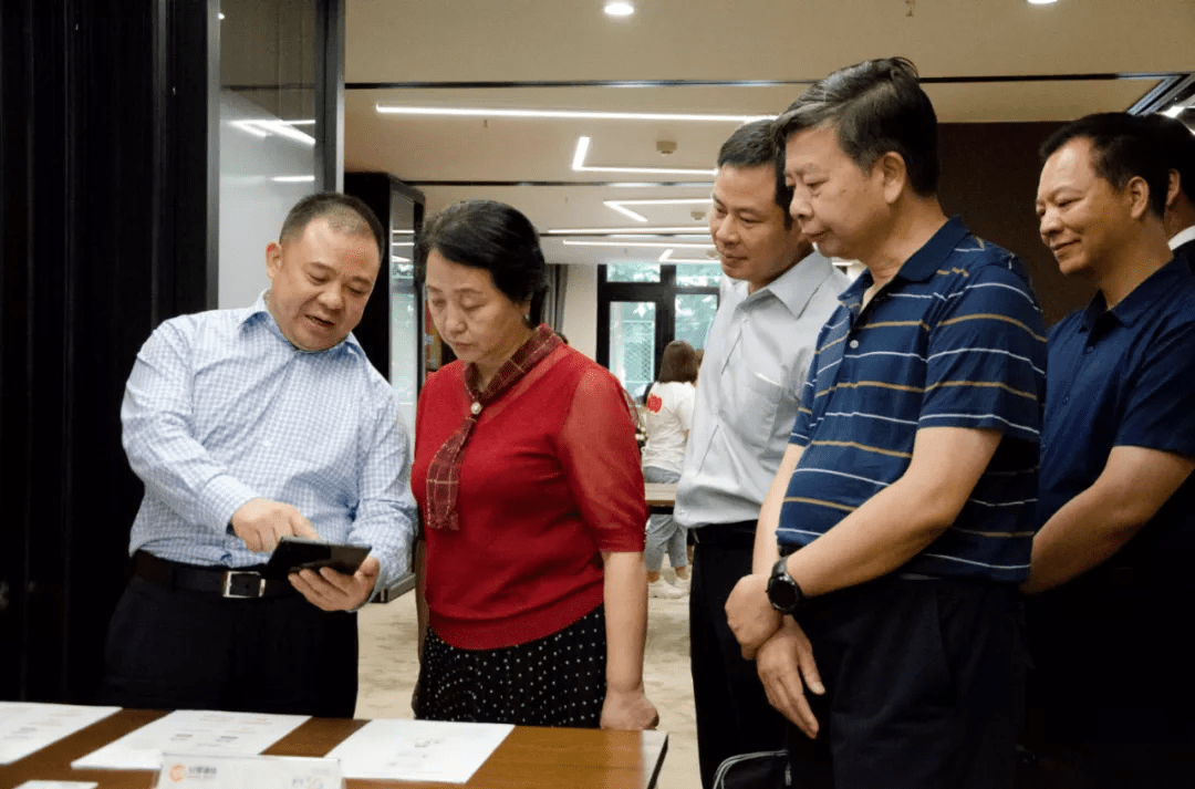 湖南省驻京办党组书记主任魏旋君一行莅临分享通信集团参观指导